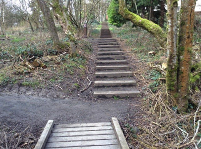 Option of stairs or gravel trail to the end of the park